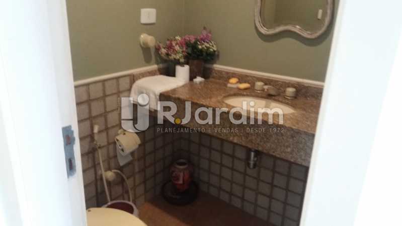 Conheça Lavabo do imóvel - Cobertura À VENDA, Fonte da Saudade, Lagoa, Rio de Janeiro, RJ - LACO30034 - 4 Lavabo - Cobertura À VENDA, Fonte da Saudade, Lagoa, Rio de Janeiro, RJ - LACO30034 - 4