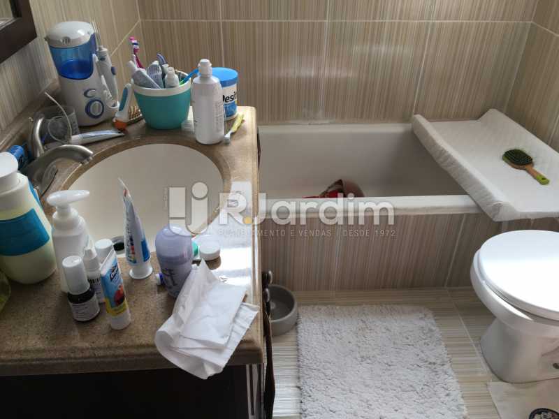 Conheça banheiro suite do imóvel - Cobertura À Venda - Leblon - Rio de Janeiro - RJ - LACO30038 - 24 banheiro suite - Cobertura À Venda - Leblon - Rio de Janeiro - RJ - LACO30038 - 24