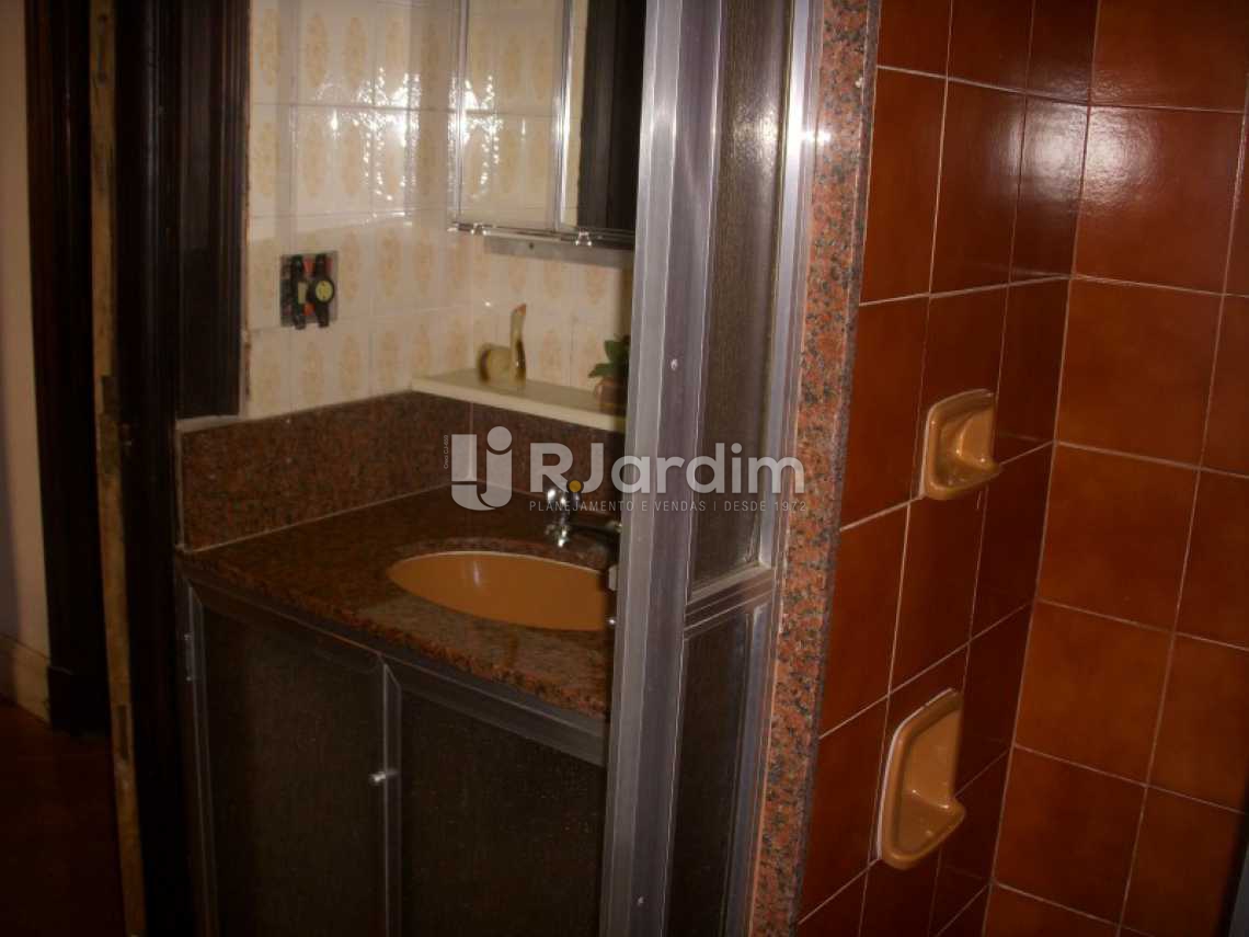 Conheça BANHEIRO SALÃO do imóvel - Casa À VENDA, Cosme Velho, Rio de Janeiro, RJ - LACA90001 - 10 BANHEIRO SALÃO - Casa À VENDA, Cosme Velho, Rio de Janeiro, RJ - LACA90001 - 10