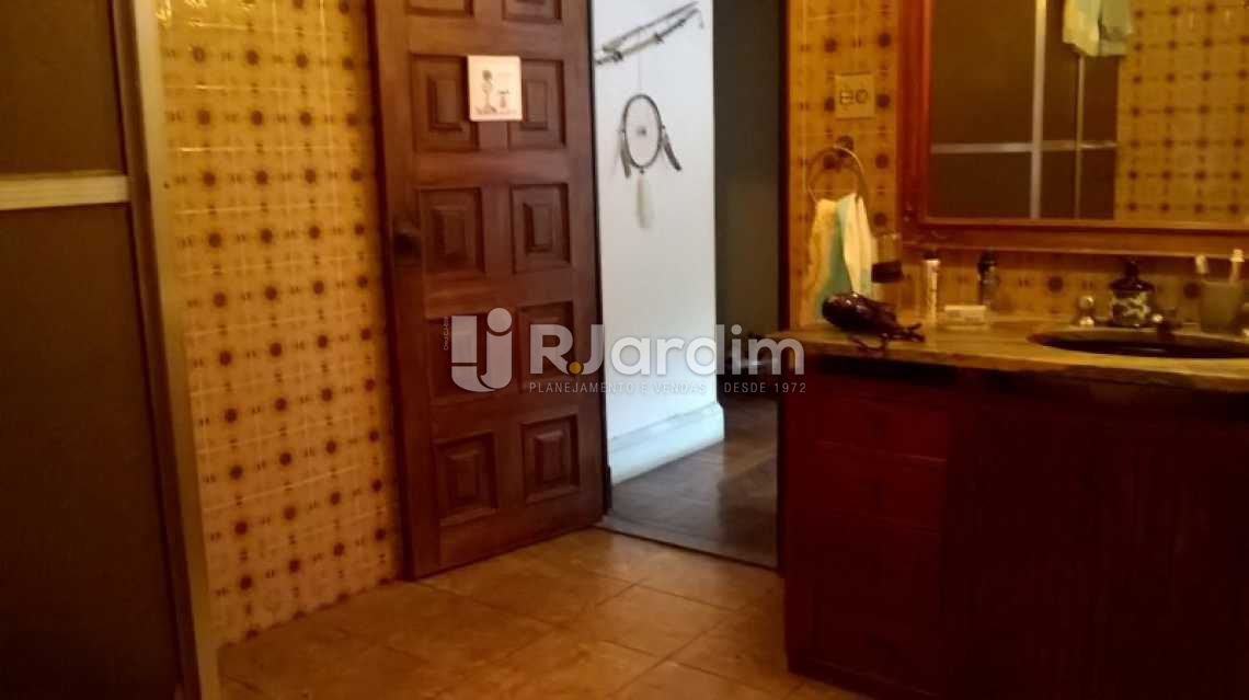Conheça BANHEIRO SUÍTE do imóvel - Casa À VENDA, Cosme Velho, Rio de Janeiro, RJ - LACA90001 - 16 BANHEIRO SUÍTE - Casa À VENDA, Cosme Velho, Rio de Janeiro, RJ - LACA90001 - 16