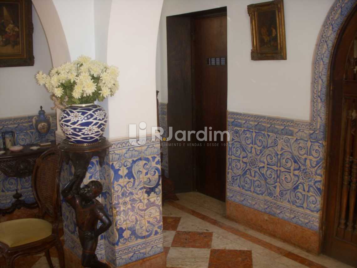 Conheça ENTRADA DO ELEVADOR do imóvel - Casa À VENDA, Cosme Velho, Rio de Janeiro, RJ - LACA90001 - 7 ENTRADA DO ELEVADOR - Casa À VENDA, Cosme Velho, Rio de Janeiro, RJ - LACA90001 - 7