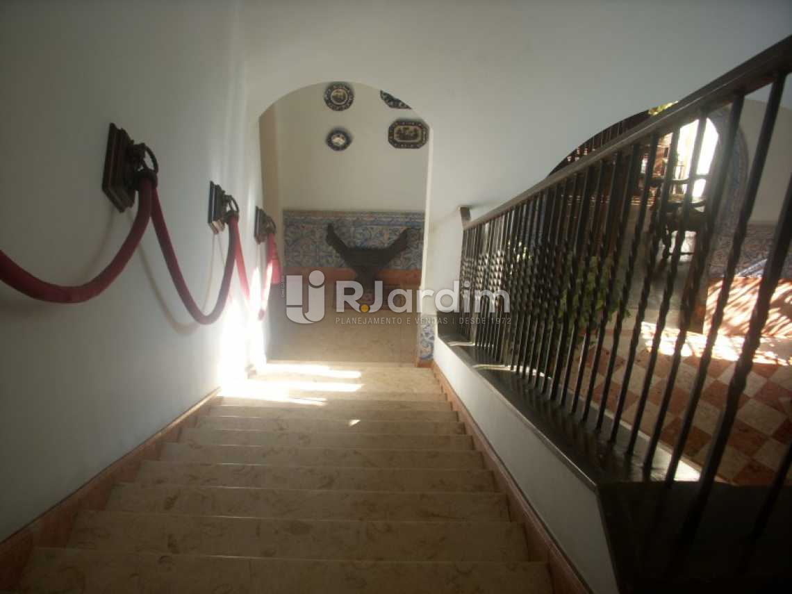 Conheça ESCADA DE CIMA do imóvel - Casa À VENDA, Cosme Velho, Rio de Janeiro, RJ - LACA90001 - 9 ESCADA DE CIMA - Casa À VENDA, Cosme Velho, Rio de Janeiro, RJ - LACA90001 - 9