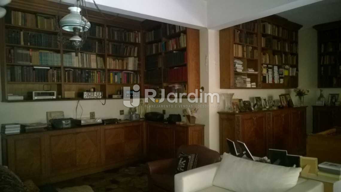 Conheça ESCRITORIO COM BIBLIOTECA do imóvel - Casa À VENDA, Cosme Velho, Rio de Janeiro, RJ - LACA90001 - 11 ESCRITORIO COM BIBLIOTECA - Casa À VENDA, Cosme Velho, Rio de Janeiro, RJ - LACA90001 - 11