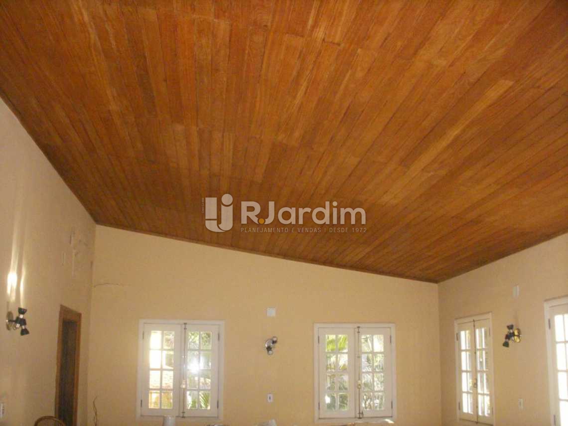 Conheça SALÃO DE JOGOS do imóvel - Casa À VENDA, Cosme Velho, Rio de Janeiro, RJ - LACA90001 - 24 SALÃO DE JOGOS - Casa À VENDA, Cosme Velho, Rio de Janeiro, RJ - LACA90001 - 24