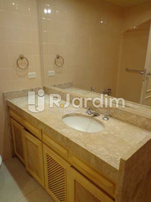 Conheça Banheiro Social 2. do imóvel - Apartamento À VENDA, Copacabana, Rio de Janeiro, RJ - LAAP30345 - 11 Banheiro Social 2. - Apartamento À VENDA, Copacabana, Rio de Janeiro, RJ - LAAP30345 - 11