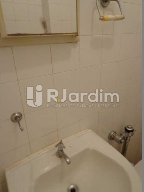 Conheça Banheiro Dependência do imóvel - Apartamento À VENDA, Copacabana, Rio de Janeiro, RJ - LAAP30345 - 18 Banheiro Dependência - Apartamento À VENDA, Copacabana, Rio de Janeiro, RJ - LAAP30345 - 18
