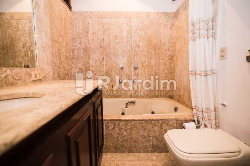 Conheça Banheiro social do imóvel - Compra Venda Avaliação Imóveis Apartamento Ipanema 3 Quartos - LAAP30350 - 12 Banheiro social - Compra Venda Avaliação Imóveis Apartamento Ipanema 3 Quartos - LAAP30350 - 12