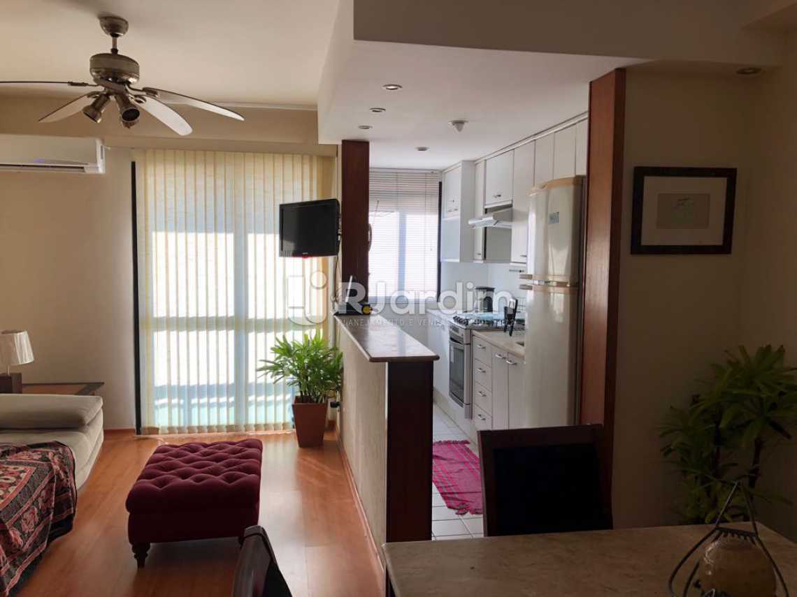 Conheça SALA E COZINHA do imóvel - Compra e Venda Avaliação Imóveis Ipanema 2 Quartos - LAFL20005 - 4 SALA E COZINHA - Compra e Venda Avaliação Imóveis Ipanema 2 Quartos - LAFL20005 - 4