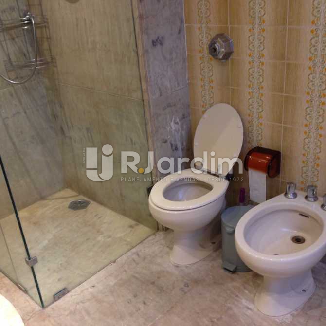 Conheça Banheiro social do imóvel - Apartamento PARA ALUGAR, Copacabana, Rio de Janeiro, RJ - LAAP40167 - 6 Banheiro social - Apartamento PARA ALUGAR, Copacabana, Rio de Janeiro, RJ - LAAP40167 - 6