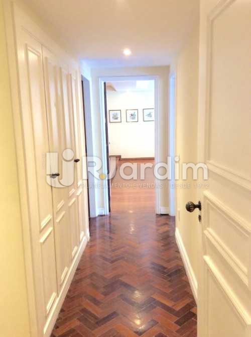 Conheça Corredor de circulação do imóvel - Apartamento PARA ALUGAR, Copacabana, Rio de Janeiro, RJ - LAAP40167 - 5 Corredor de circulação - Apartamento PARA ALUGAR, Copacabana, Rio de Janeiro, RJ - LAAP40167 - 5