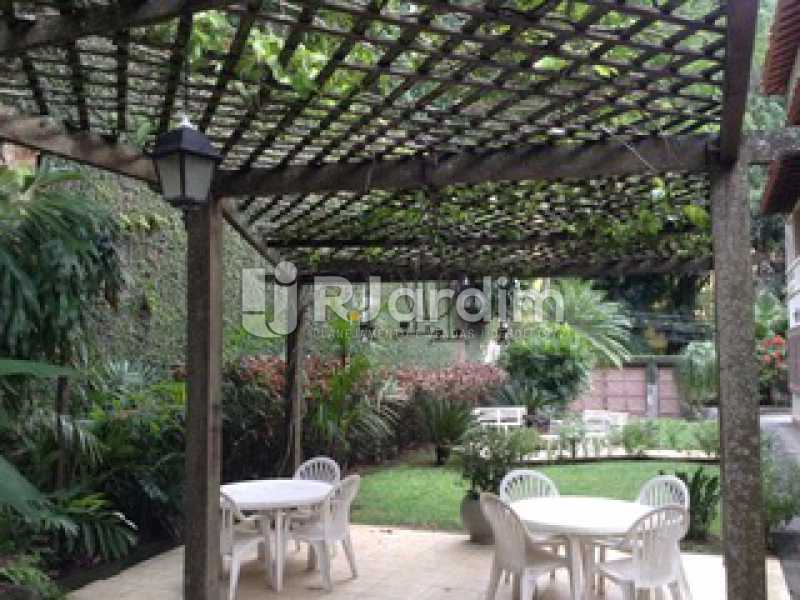 Conheça Caramanchão do imóvel - Casa Cosme Velho, Zona Sul,Rio de Janeiro, RJ À Venda, 9 Quartos, 633m² - LACA90003 - 7 Caramanchão - Casa Cosme Velho, Zona Sul,Rio de Janeiro, RJ À Venda, 9 Quartos, 633m² - LACA90003 - 7