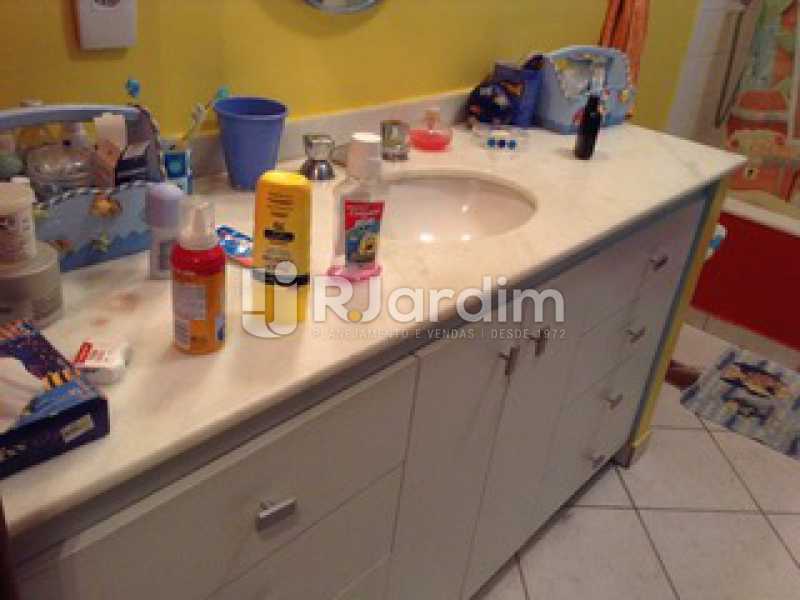 Conheça Banheiro Suíte do imóvel - Casa Cosme Velho, Zona Sul,Rio de Janeiro, RJ À Venda, 9 Quartos, 633m² - LACA90003 - 19 Banheiro Suíte - Casa Cosme Velho, Zona Sul,Rio de Janeiro, RJ À Venda, 9 Quartos, 633m² - LACA90003 - 19