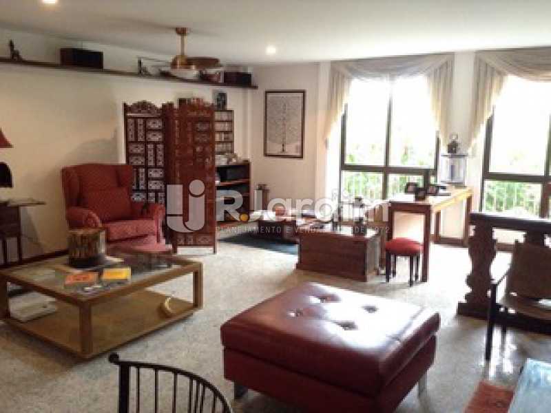 Conheça Sala do imóvel - Casa Cosme Velho, Zona Sul,Rio de Janeiro, RJ À Venda, 9 Quartos, 633m² - LACA90003 - 13 Sala - Casa Cosme Velho, Zona Sul,Rio de Janeiro, RJ À Venda, 9 Quartos, 633m² - LACA90003 - 13