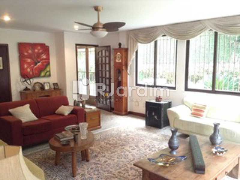 Conheça Sala do imóvel - Casa Cosme Velho, Zona Sul,Rio de Janeiro, RJ À Venda, 9 Quartos, 633m² - LACA90003 - 9 Sala - Casa Cosme Velho, Zona Sul,Rio de Janeiro, RJ À Venda, 9 Quartos, 633m² - LACA90003 - 9