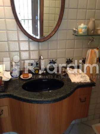 Conheça Lavabo do imóvel - Casa Cosme Velho, Zona Sul,Rio de Janeiro, RJ À Venda, 9 Quartos, 633m² - LACA90003 - 17 Lavabo - Casa Cosme Velho, Zona Sul,Rio de Janeiro, RJ À Venda, 9 Quartos, 633m² - LACA90003 - 17