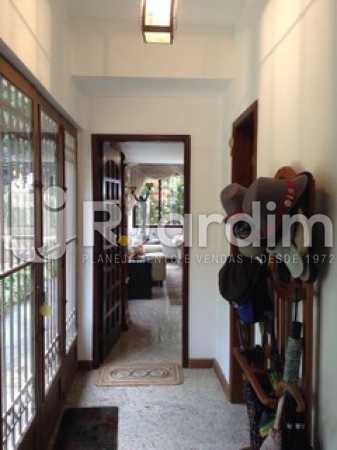 Conheça Hall entrada do imóvel - Casa Cosme Velho, Zona Sul,Rio de Janeiro, RJ À Venda, 9 Quartos, 633m² - LACA90003 - 8 Hall entrada - Casa Cosme Velho, Zona Sul,Rio de Janeiro, RJ À Venda, 9 Quartos, 633m² - LACA90003 - 8