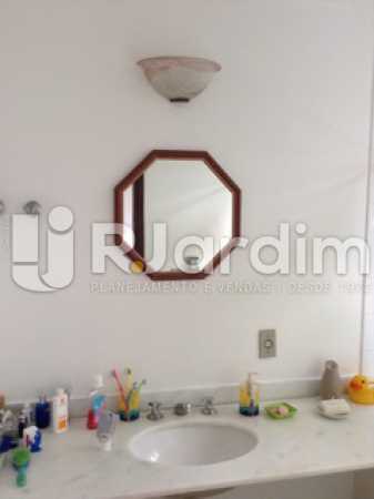 Conheça Banheiro Suíte do imóvel - Casa Cosme Velho, Zona Sul,Rio de Janeiro, RJ À Venda, 9 Quartos, 633m² - LACA90003 - 23 Banheiro Suíte - Casa Cosme Velho, Zona Sul,Rio de Janeiro, RJ À Venda, 9 Quartos, 633m² - LACA90003 - 23