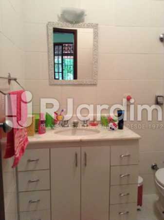 Conheça Banheiro Suíte do imóvel - Casa Cosme Velho, Zona Sul,Rio de Janeiro, RJ À Venda, 9 Quartos, 633m² - LACA90003 - 22 Banheiro Suíte - Casa Cosme Velho, Zona Sul,Rio de Janeiro, RJ À Venda, 9 Quartos, 633m² - LACA90003 - 22