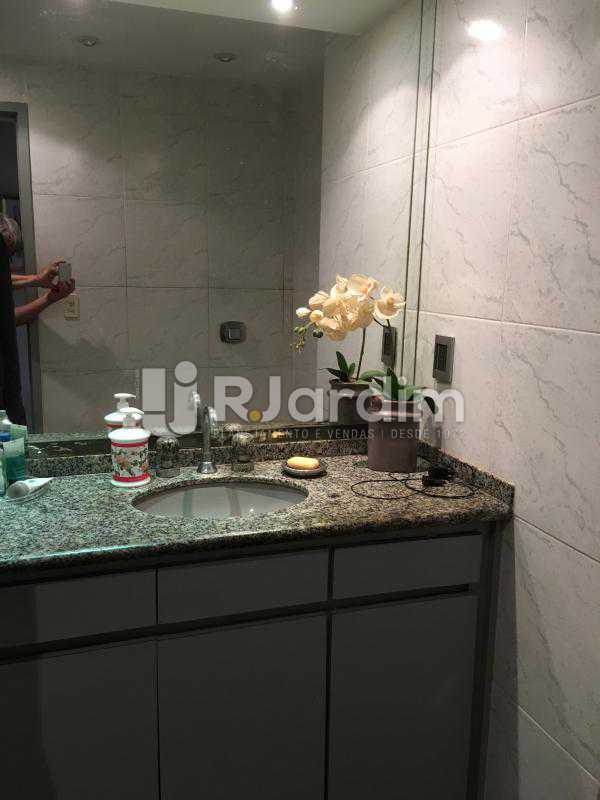 Conheça Banheiro social 2 do imóvel - Apartamento À Venda - Copacabana - Rio de Janeiro - RJ - LAAP30389 - 23 Banheiro social 2 - Apartamento À Venda - Copacabana - Rio de Janeiro - RJ - LAAP30389 - 23