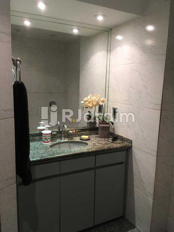 Conheça banheiro social 2 do imóvel - Apartamento À Venda - Copacabana - Rio de Janeiro - RJ - LAAP30389 - 24 banheiro social 2 - Apartamento À Venda - Copacabana - Rio de Janeiro - RJ - LAAP30389 - 24
