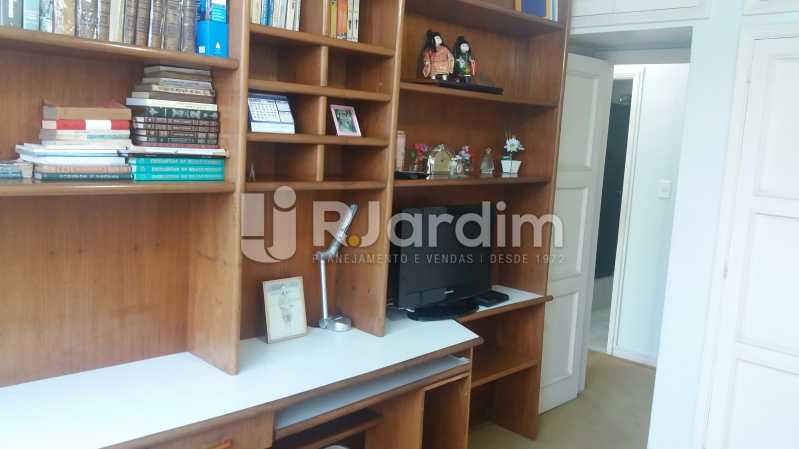Conheça Quarto 2 do imóvel - Apartamento 3 Quartos Copacabana Zona sul Rio de Janeiro RJ - LAAP30453 - 9 Quarto 2 - Apartamento 3 Quartos Copacabana Zona sul Rio de Janeiro RJ - LAAP30453 - 9