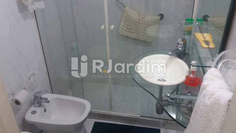 Conheça Banheiro social do imóvel - Apartamento 3 Quartos Copacabana Zona sul Rio de Janeiro RJ - LAAP30453 - 13 Banheiro social - Apartamento 3 Quartos Copacabana Zona sul Rio de Janeiro RJ - LAAP30453 - 13