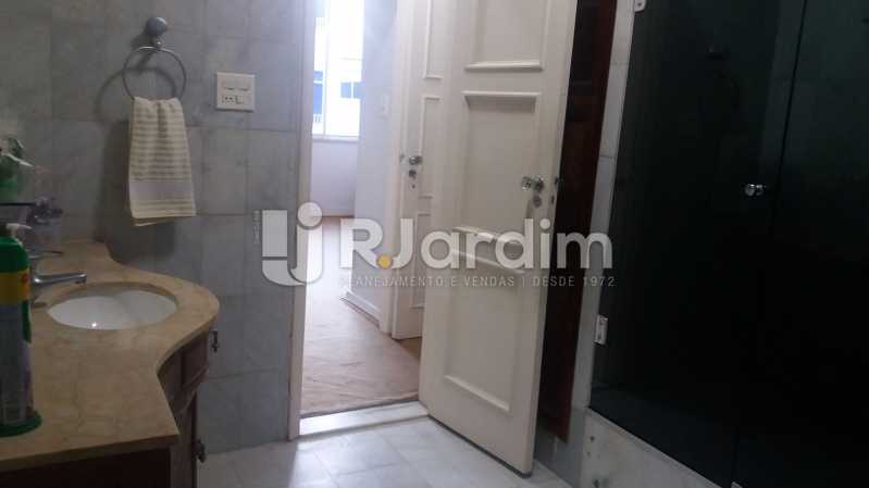 Conheça Banheiro social 1 do imóvel - Apartamento 3 Quartos Copacabana Zona sul Rio de Janeiro RJ - LAAP30453 - 18 Banheiro social 1 - Apartamento 3 Quartos Copacabana Zona sul Rio de Janeiro RJ - LAAP30453 - 18