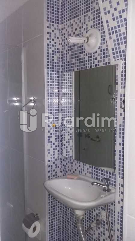 Conheça Banho social do imóvel - Apartamento / Residencial / Copacabana / Zona sul / Rio de Janeiro RJ - LAAP30540 - 7 Banho social - Apartamento / Residencial / Copacabana / Zona sul / Rio de Janeiro RJ - LAAP30540 - 7