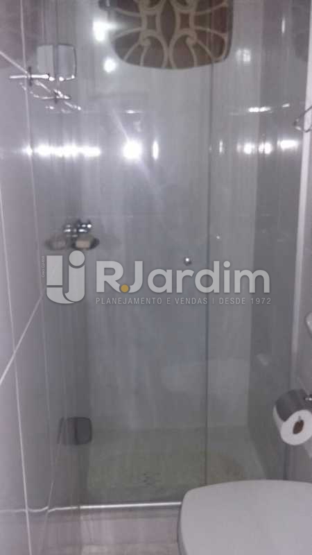 Conheça Banho social do imóvel - Apartamento / Residencial / Copacabana / Zona sul / Rio de Janeiro RJ - LAAP30540 - 8 Banho social - Apartamento / Residencial / Copacabana / Zona sul / Rio de Janeiro RJ - LAAP30540 - 8