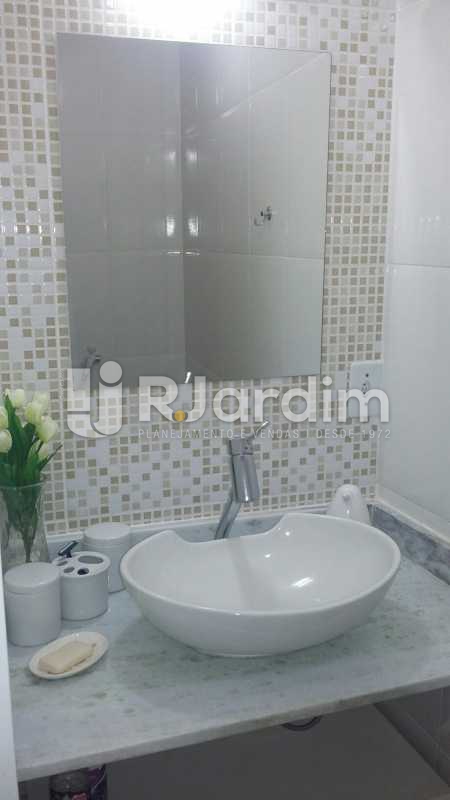 Conheça Banho social do imóvel - Apartamento / Residencial / Copacabana / Zona sul / Rio de Janeiro RJ - LAAP30540 - 9 Banho social - Apartamento / Residencial / Copacabana / Zona sul / Rio de Janeiro RJ - LAAP30540 - 9