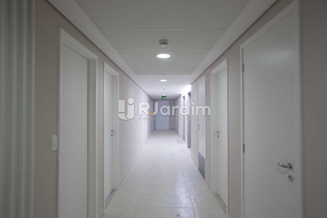 Conheça CORREDOR SALAS do imóvel - Arcos 123 / Sala / Comercial / Centro / Rio de Janeiro RJ - LASL00051 - 3 CORREDOR SALAS - Arcos 123 / Sala / Comercial / Centro / Rio de Janeiro RJ - LASL00051 - 3