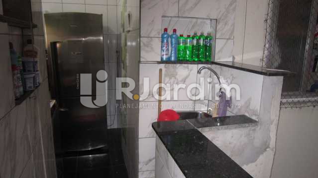 Conheça ÁREA DE SERVIÇO VISTA OPOSTA do imóvel - Apartamento À VENDA, Copacabana, Rio de Janeiro, RJ - LAAP20394 - 19 ÁREA DE SERVIÇO VISTA OPOSTA - Apartamento À VENDA, Copacabana, Rio de Janeiro, RJ - LAAP20394 - 19