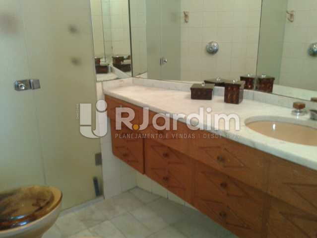 Conheça Banheiro do imóvel - Apartamento PARA ALUGAR, Leblon, Rio de Janeiro, RJ - LAAP10116 - 18 Banheiro - Apartamento PARA ALUGAR, Leblon, Rio de Janeiro, RJ - LAAP10116 - 18