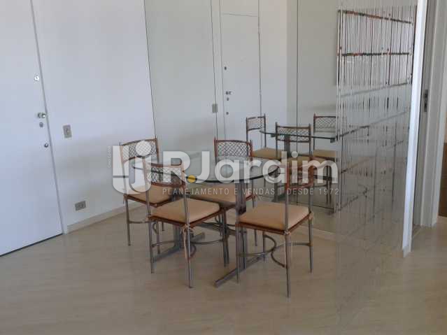 Conheça Sala janar do imóvel - Apartamento PARA ALUGAR, Leblon, Rio de Janeiro, RJ - LAAP10116 - 10 Sala janar - Apartamento PARA ALUGAR, Leblon, Rio de Janeiro, RJ - LAAP10116 - 10