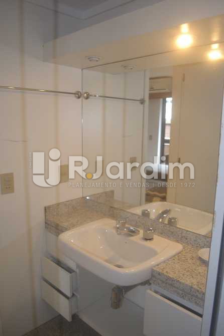 Conheça Banho suite 01 do imóvel - Flat para alugar Avenida Vieira Souto,Ipanema, Zona Sul,Rio de Janeiro - R$ 10.000 - LAFL20013 - 14 Banho suite 01 - Flat para alugar Avenida Vieira Souto,Ipanema, Zona Sul,Rio de Janeiro - R$ 10.000 - LAFL20013 - 14