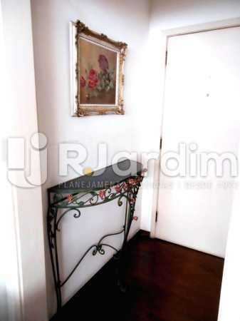 Conheça 01 - Hall de entrada do imóvel - Cobertura À VENDA, Leblon, Rio de Janeiro, RJ - LACO30082 - 17 01 - Hall de entrada - Cobertura À VENDA, Leblon, Rio de Janeiro, RJ - LACO30082 - 17