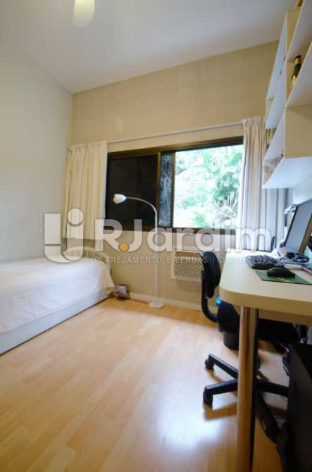 Conheça Quarto 1 com armários do imóvel - Apartamento À venda, Copacabana, Zona sul, Rio de Janeiro, RJ - LAAP30611 - 13 Quarto 1 com armários - Apartamento À venda, Copacabana, Zona sul, Rio de Janeiro, RJ - LAAP30611 - 13