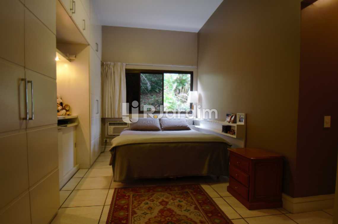 Conheça Ampla suíte com armários do imóvel - Apartamento À venda, Copacabana, Zona sul, Rio de Janeiro, RJ - LAAP30611 - 10 Ampla suíte com armários - Apartamento À venda, Copacabana, Zona sul, Rio de Janeiro, RJ - LAAP30611 - 10