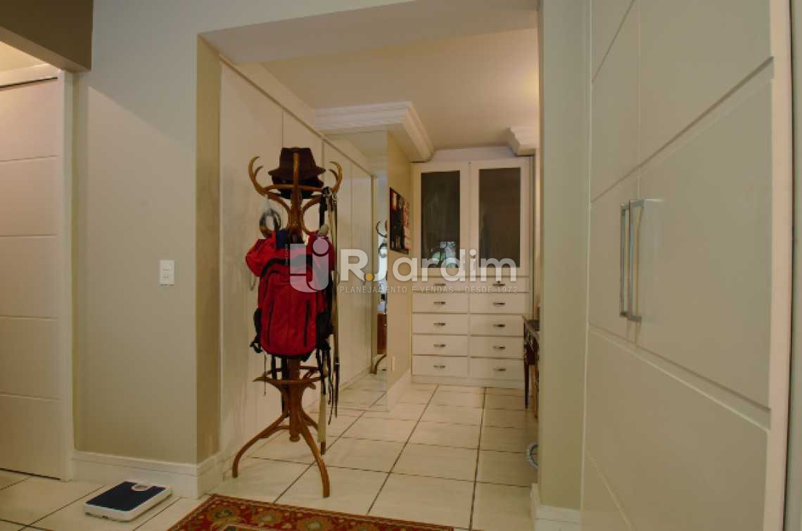 Conheça Ampla suíte com armários 2 do imóvel - Apartamento À venda, Copacabana, Zona sul, Rio de Janeiro, RJ - LAAP30611 - 11 Ampla suíte com armários 2 - Apartamento À venda, Copacabana, Zona sul, Rio de Janeiro, RJ - LAAP30611 - 11
