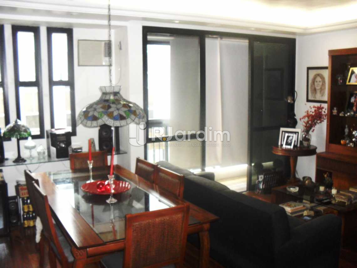 Conheça SALA 1ª AMBIENTE do imóvel - Apartamento Padrão / Residencial / Humaitá / Zona sul / Rio de Janeiro RJ - LAAP30634 - 3 SALA 1ª AMBIENTE - Apartamento Padrão / Residencial / Humaitá / Zona sul / Rio de Janeiro RJ - LAAP30634 - 3
