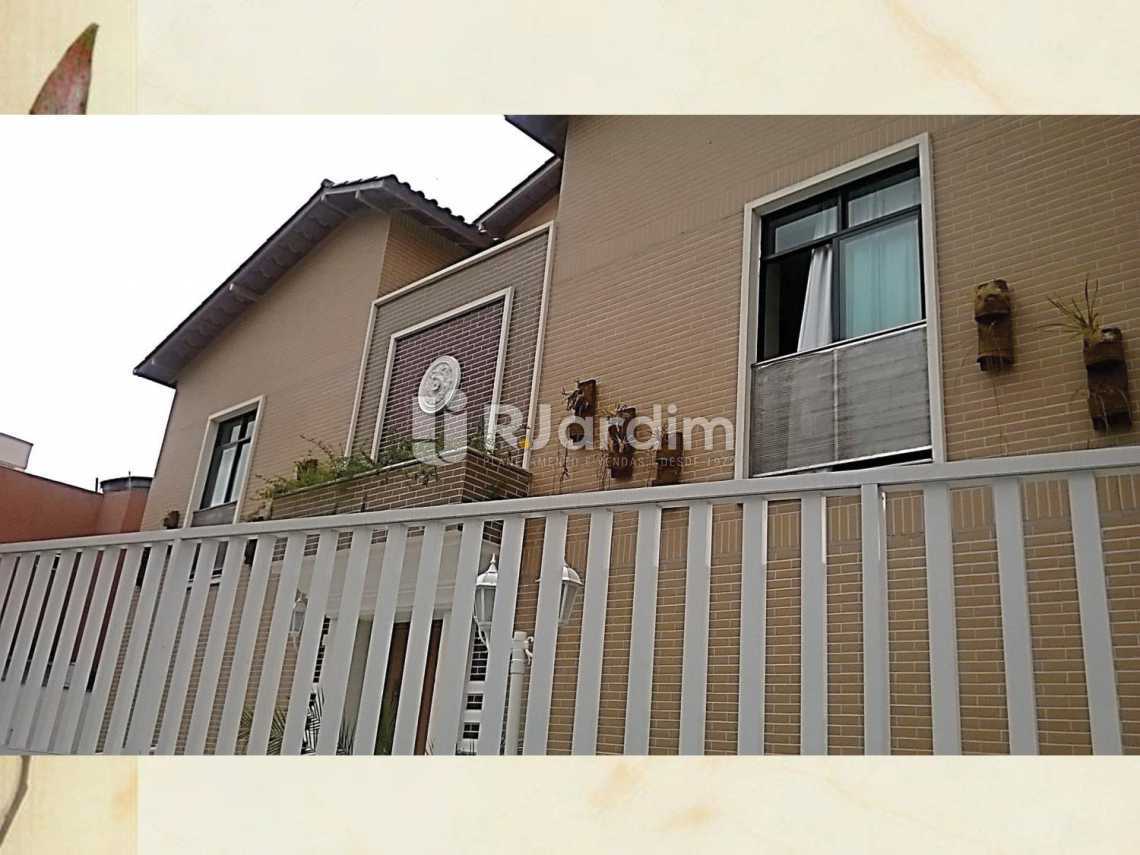 Conheça FACHADA 3 do imóvel - Casa em Condomínio 3 quartos à venda Freguesia (Jacarepaguá), Zona Oeste - Barra e Adjacentes,Rio de Janeiro - R$ 549.000 - LACN30002 - 4 FACHADA 3 - Casa em Condomínio 3 quartos à venda Freguesia (Jacarepaguá), Zona Oeste - Barra e Adjacentes,Rio de Janeiro - R$ 549.000 - LACN30002 - 4