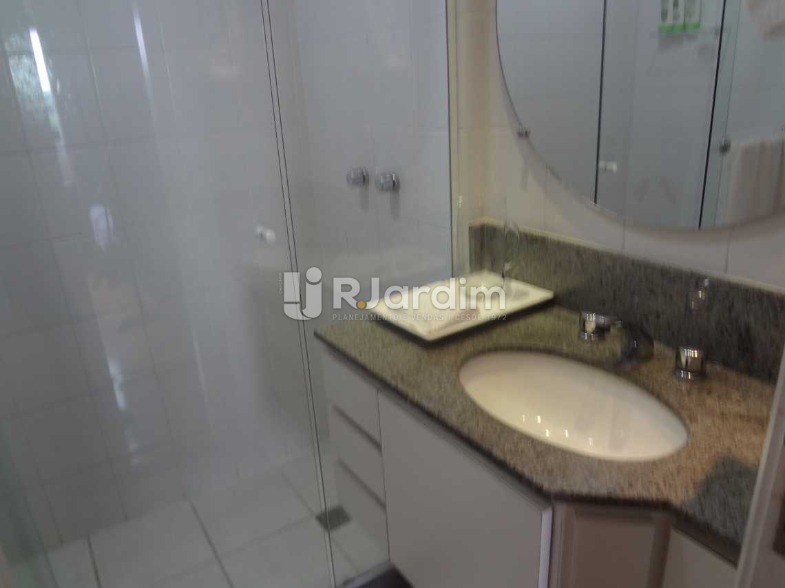 Conheça Banheiro social do imóvel - Cobertura 2 Quartos Gávea Zona Sul Rio de Janeiro RJ - LACO30088 - 8 Banheiro social - Cobertura 2 Quartos Gávea Zona Sul Rio de Janeiro RJ - LACO30088 - 8
