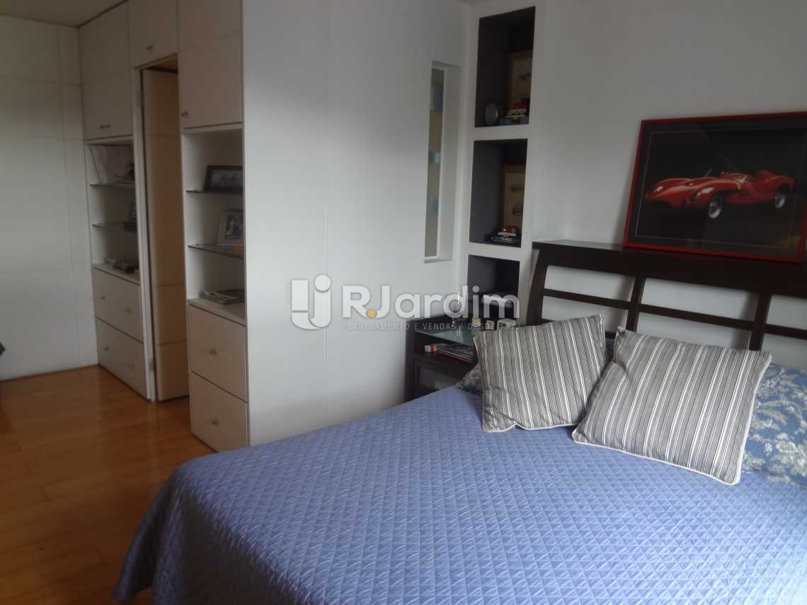 Conheça Suíte com armáros e closet 2 do imóvel - Cobertura 2 Quartos Gávea Zona Sul Rio de Janeiro RJ - LACO30088 - 10 Suíte com armáros e closet 2 - Cobertura 2 Quartos Gávea Zona Sul Rio de Janeiro RJ - LACO30088 - 10