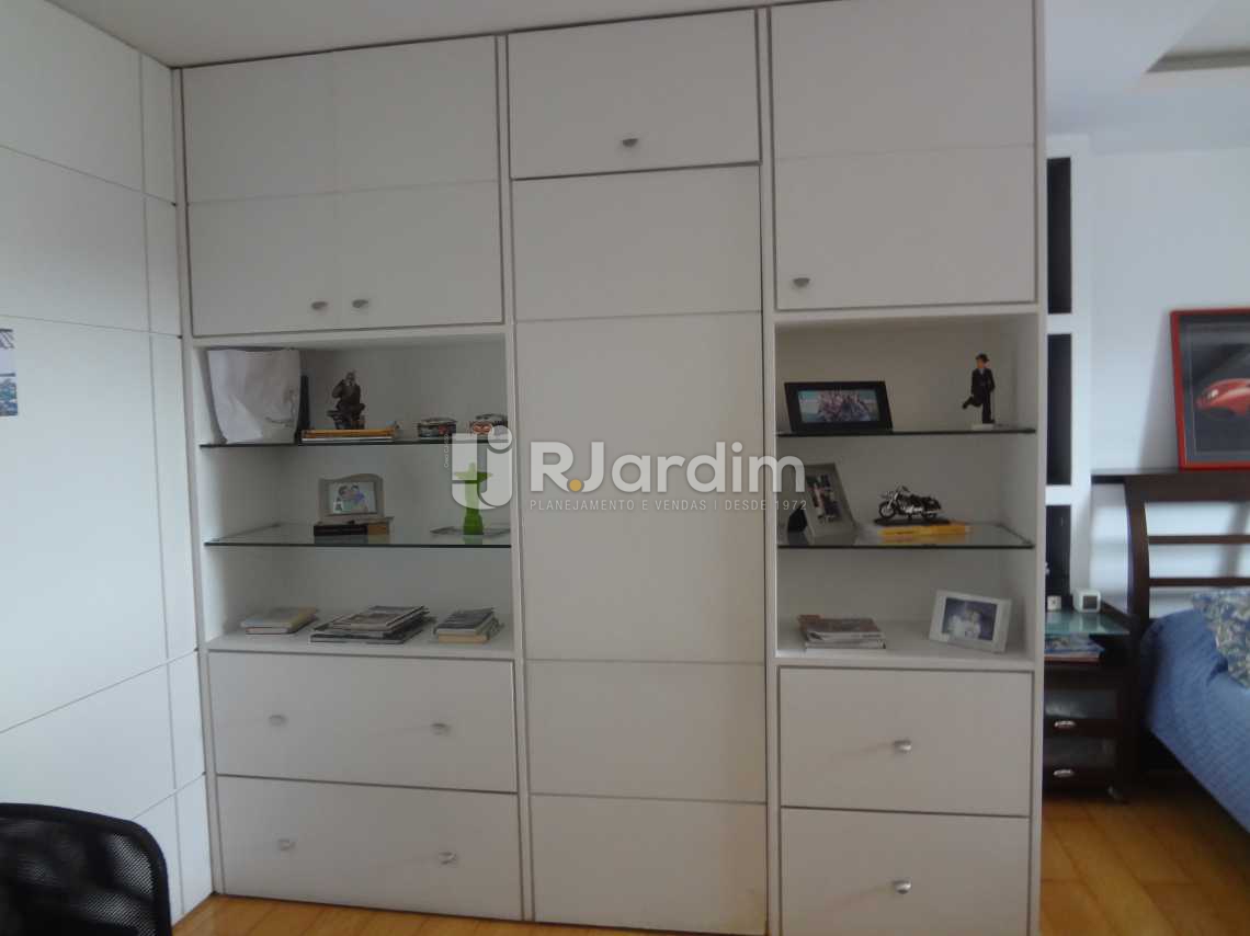 Conheça Suíte com armários e closet 3 do imóvel - Cobertura 2 Quartos Gávea Zona Sul Rio de Janeiro RJ - LACO30088 - 11 Suíte com armários e closet 3 - Cobertura 2 Quartos Gávea Zona Sul Rio de Janeiro RJ - LACO30088 - 11