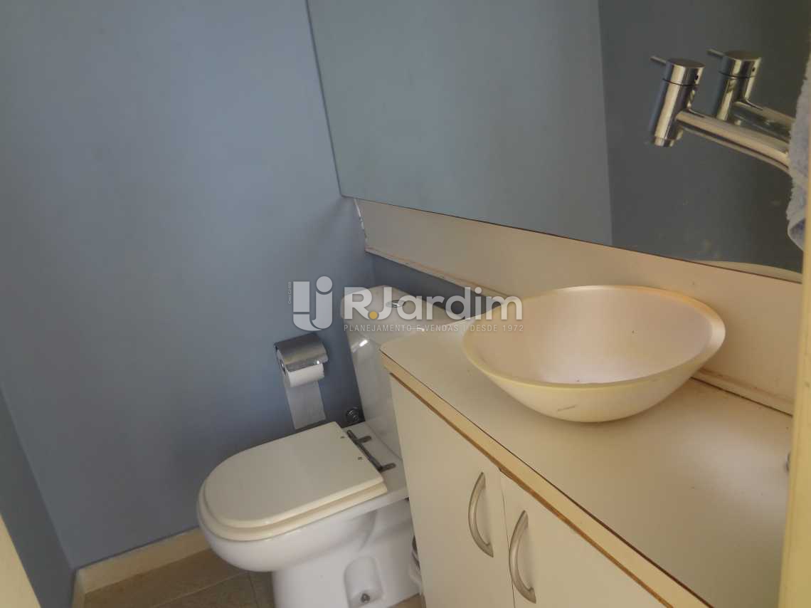 Conheça Lavabo 2° Piso do imóvel - Cobertura 2 Quartos Gávea Zona Sul Rio de Janeiro RJ - LACO30088 - 19 Lavabo 2° Piso - Cobertura 2 Quartos Gávea Zona Sul Rio de Janeiro RJ - LACO30088 - 19