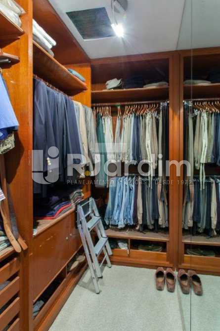 Conheça Closet do imóvel - Imóveis Compra e Venda Ipanema Vieira Souto 3 Quartos - LACO30089 - 9 Closet - Imóveis Compra e Venda Ipanema Vieira Souto 3 Quartos - LACO30089 - 9