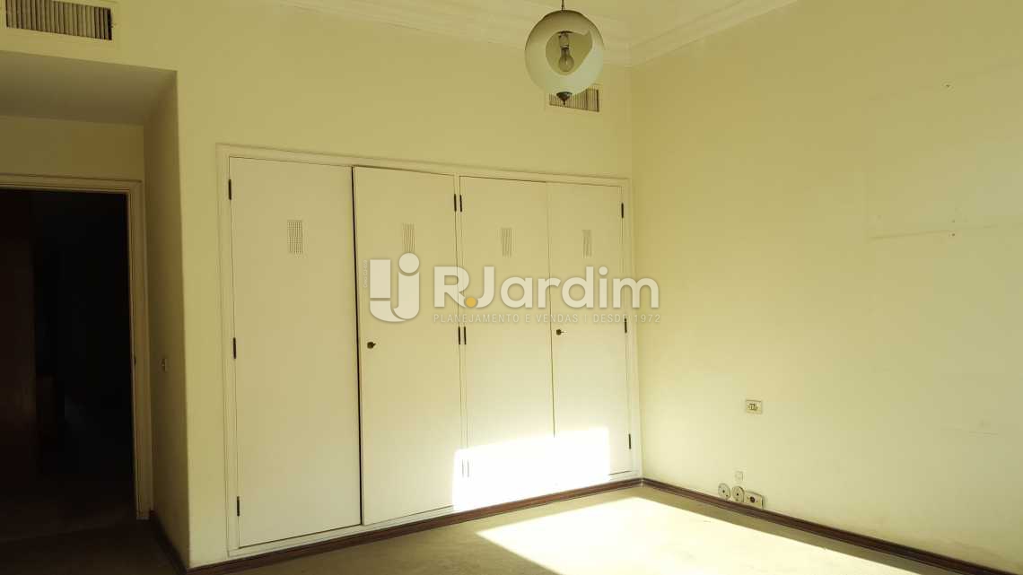 Conheça 1º QUARTO COM VARANDA do imóvel - Apartamento Padrão Residencial Copacabana Zona Sul Rio de Janeiro RJ - LAAP60005 - 14 1º QUARTO COM VARANDA - Apartamento Padrão Residencial Copacabana Zona Sul Rio de Janeiro RJ - LAAP60005 - 14