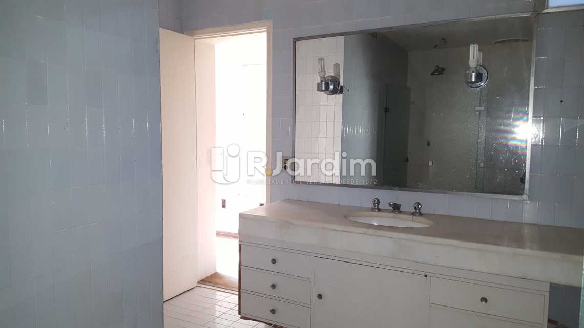 Conheça BANHEIRO SOCIAL do imóvel - Apartamento Padrão Residencial Copacabana Zona Sul Rio de Janeiro RJ - LAAP60005 - 18 BANHEIRO SOCIAL - Apartamento Padrão Residencial Copacabana Zona Sul Rio de Janeiro RJ - LAAP60005 - 18