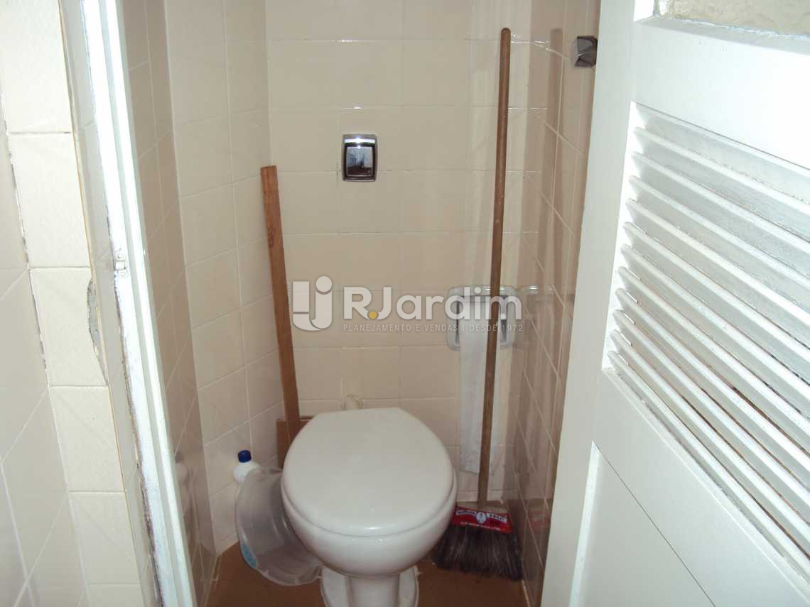 Conheça Banheiro de Serviço do imóvel - Apartamento 1 Quarto Leblon Zona sul Rio de Janeiro RJ - LAAP10130 - 17 Banheiro de Serviço - Apartamento 1 Quarto Leblon Zona sul Rio de Janeiro RJ - LAAP10130 - 17