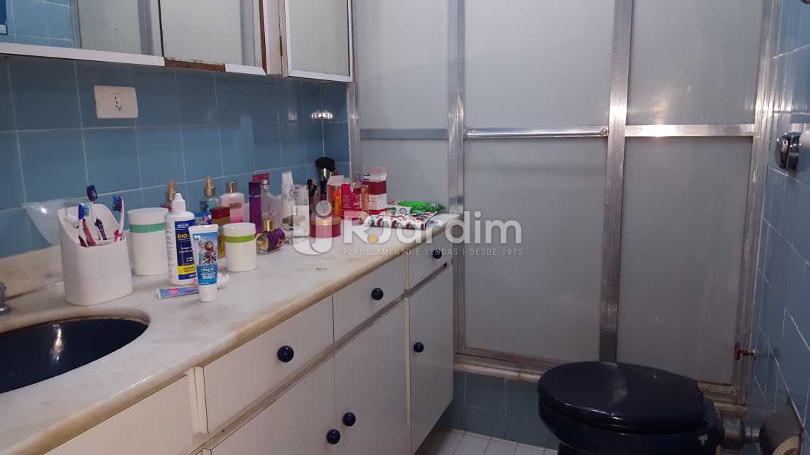 Conheça 1º BANHEIRO SOCIAL do imóvel - Apartamento À VENDA, Copacabana, Rio de Janeiro, RJ - LAAP30754 - 13 1º BANHEIRO SOCIAL - Apartamento À VENDA, Copacabana, Rio de Janeiro, RJ - LAAP30754 - 13